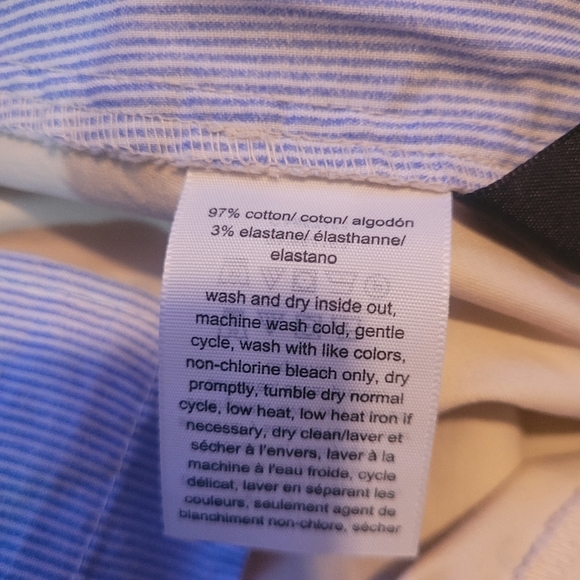 American Eagle Cream Colored Shorts With Blue Paisley Print 8 - Picture 4 of 5